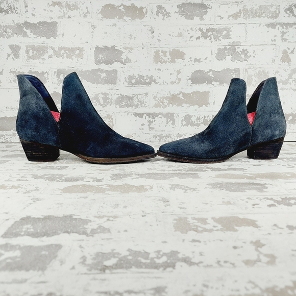 NEW Free People Charm Double V Black Suede Block Heel Ankle Boots O294 - Picture 7 of 14